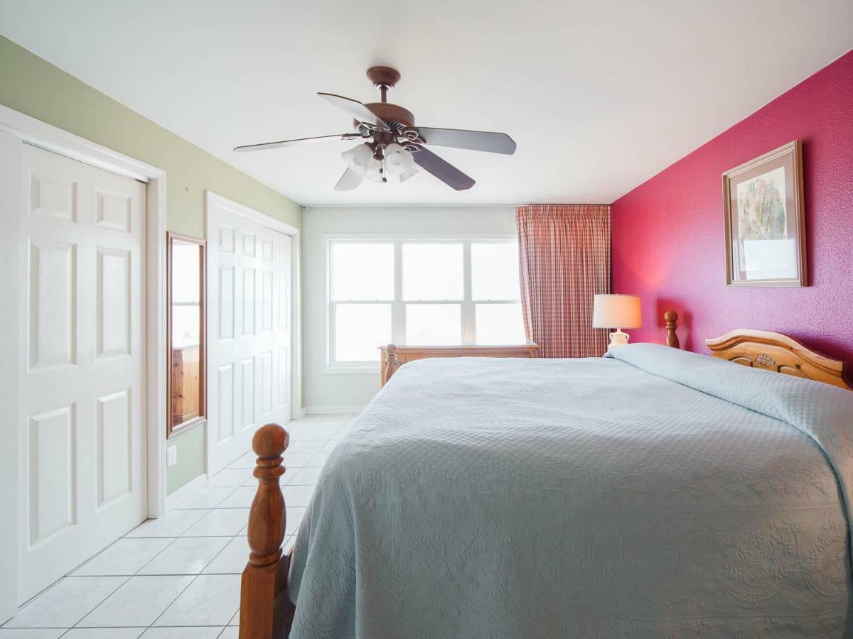 Relaxing Condo, Great Location, 3 Minute Walk To The Beach Condo Саут Падре Алънд Екстериор снимка