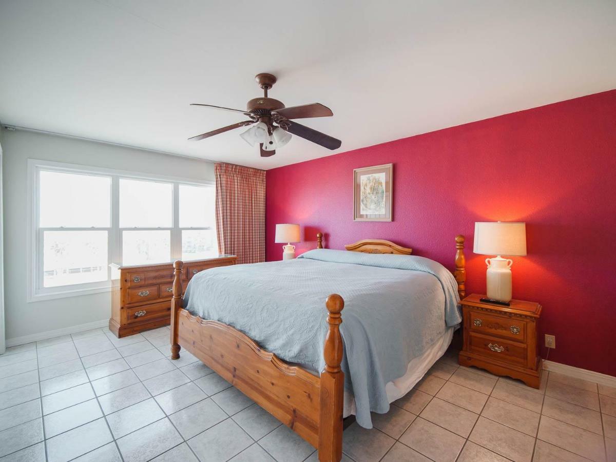Relaxing Condo, Great Location, 3 Minute Walk To The Beach Condo Саут Падре Алънд Екстериор снимка
